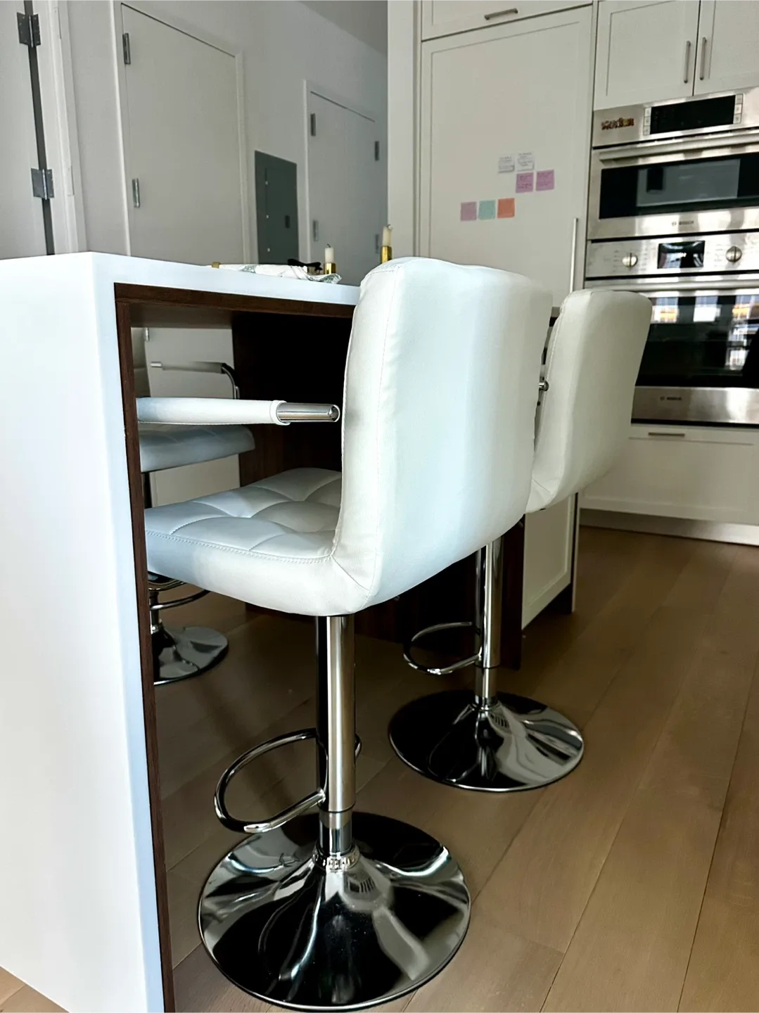 Set of 4 White Adjustable Bar Stools image indicator(4)