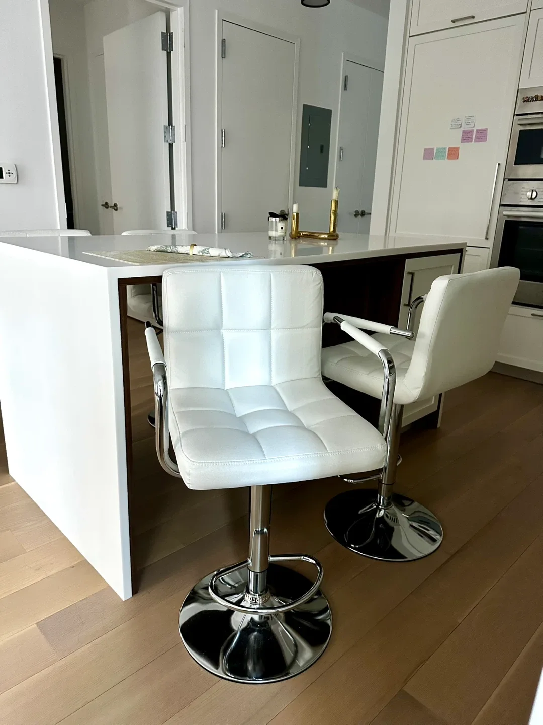 Set of 4 White Adjustable Bar Stools image indicator(5)