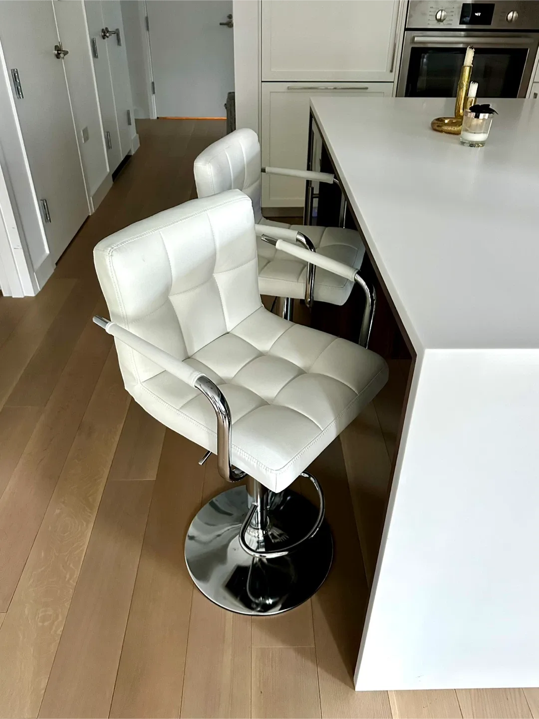 Set of 4 White Adjustable Bar Stools image indicator(3)