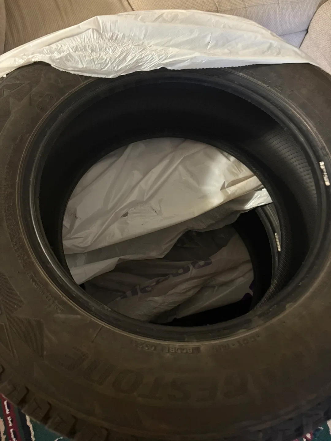 Bridgestone Blizzak Winter Tires 235/65R17 image indicator(2)