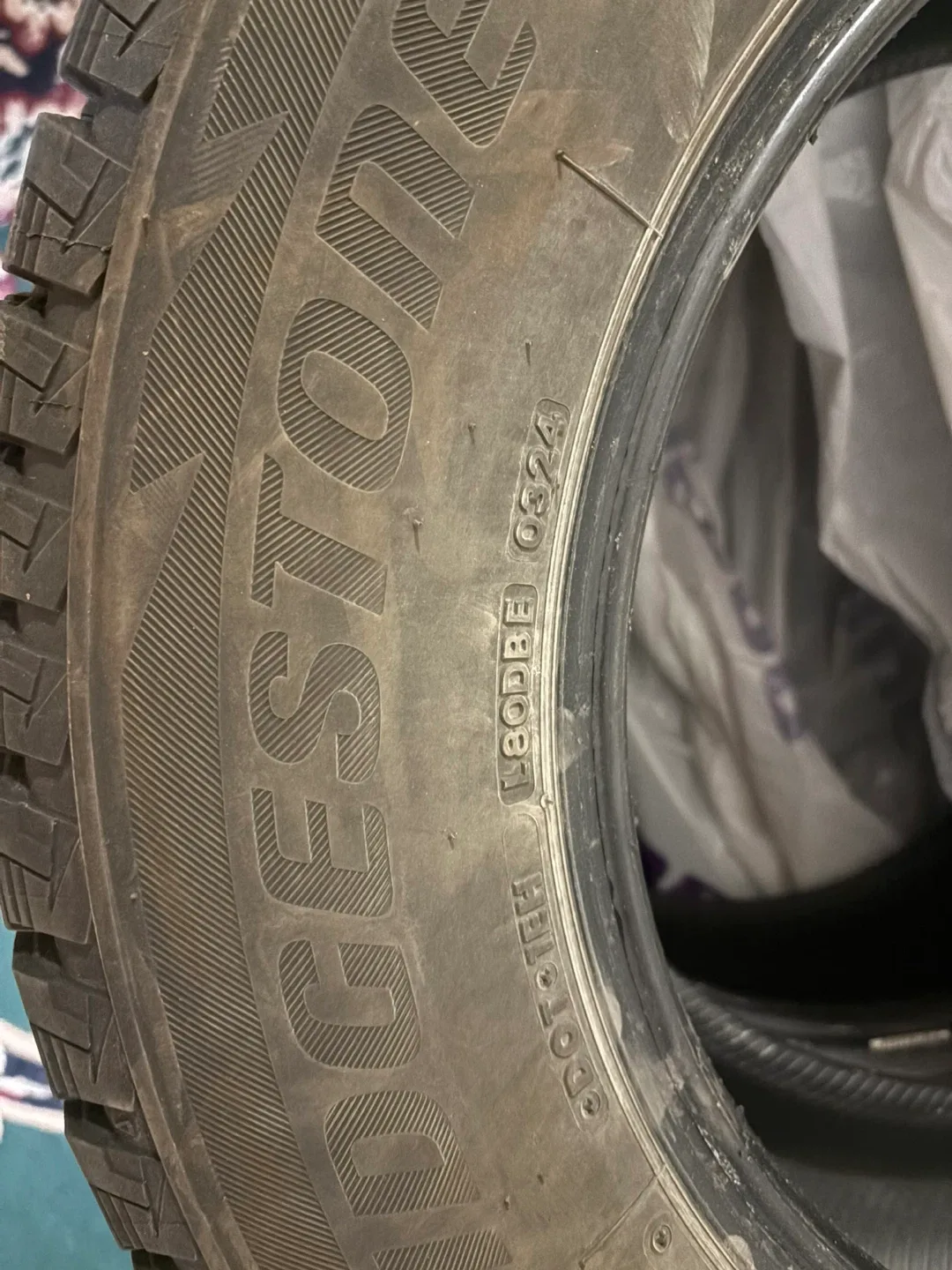 Bridgestone Blizzak Winter Tires 235/65R17 image indicator(3)