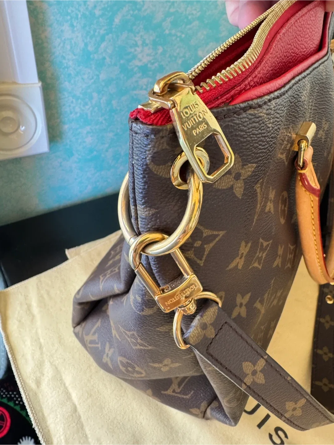 Louis Vuitton Monogram Pallas MM image indicator(6)