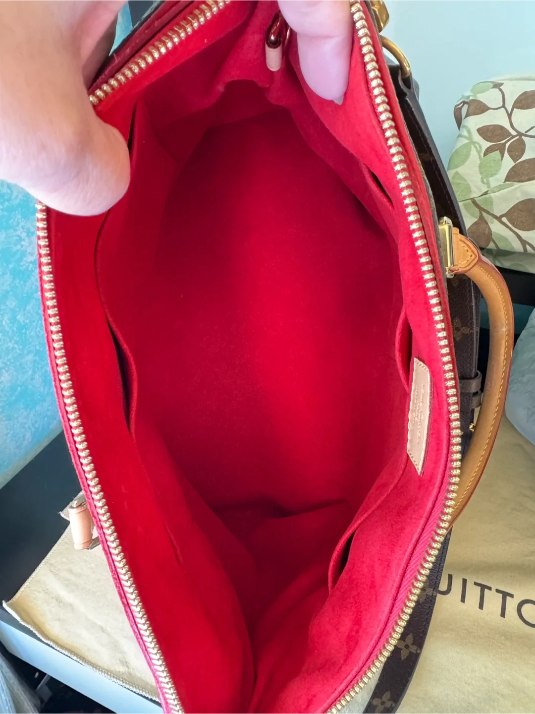 Louis Vuitton Monogram Pallas MM image indicator(2)