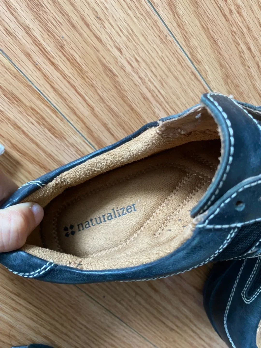 Brand New Naturalizer Black Leather Sneakers Women Size 6 image indicator(4)