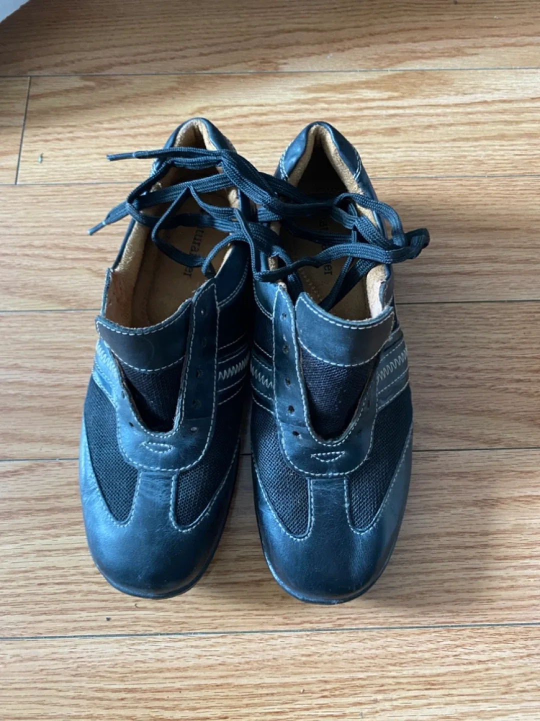 Brand New Naturalizer Black Leather Sneakers Women Size 6 thumbnail