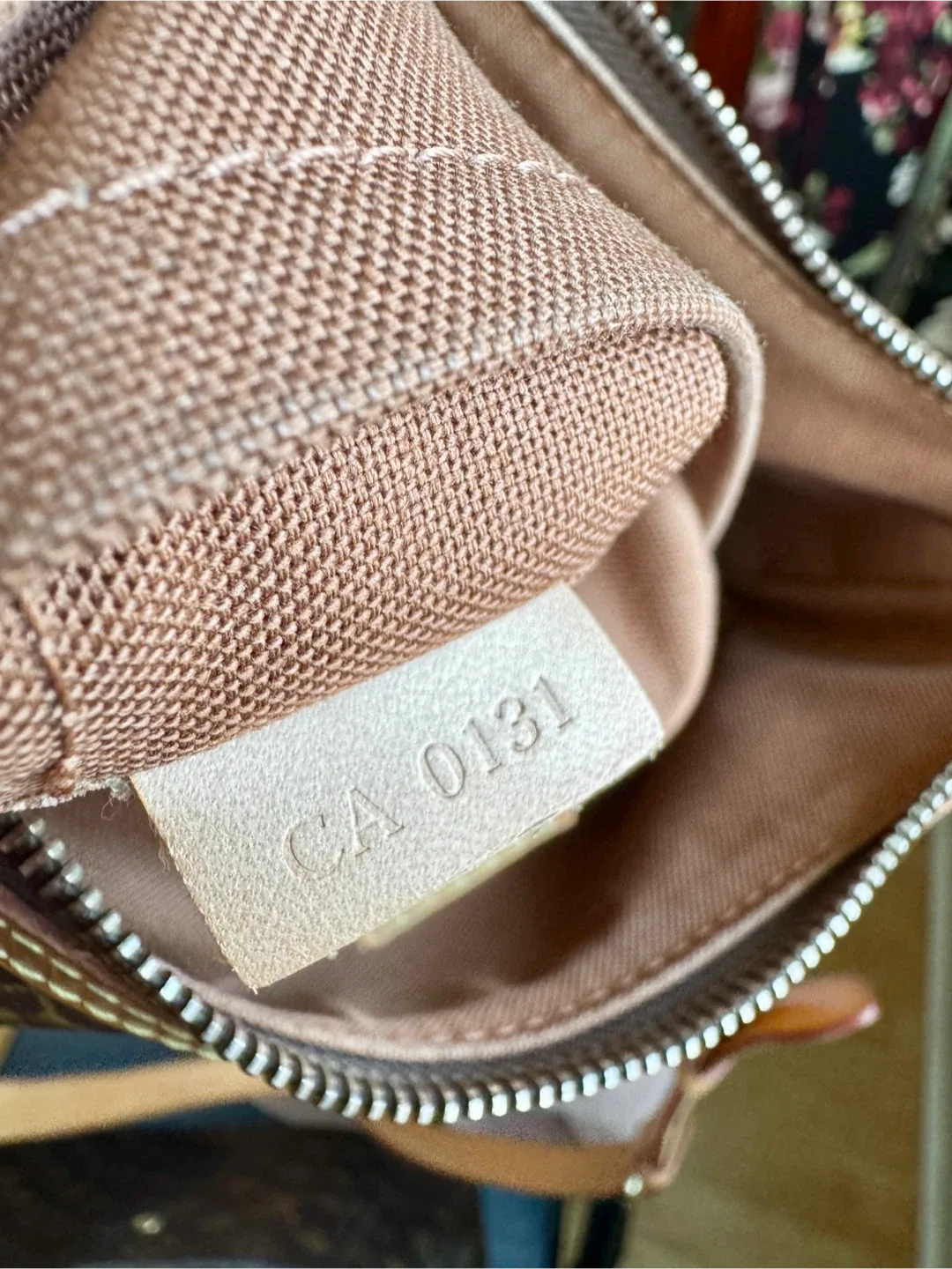 Louis Vuitton Monogram Odean MM   Bag image indicator(5)