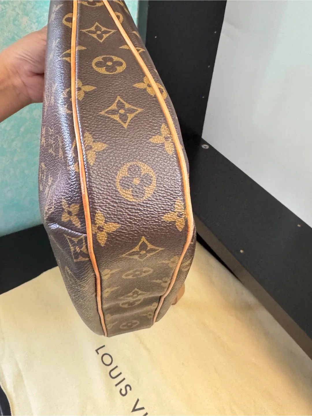 Louis Vuitton Monogram Odean MM   Bag image indicator(7)