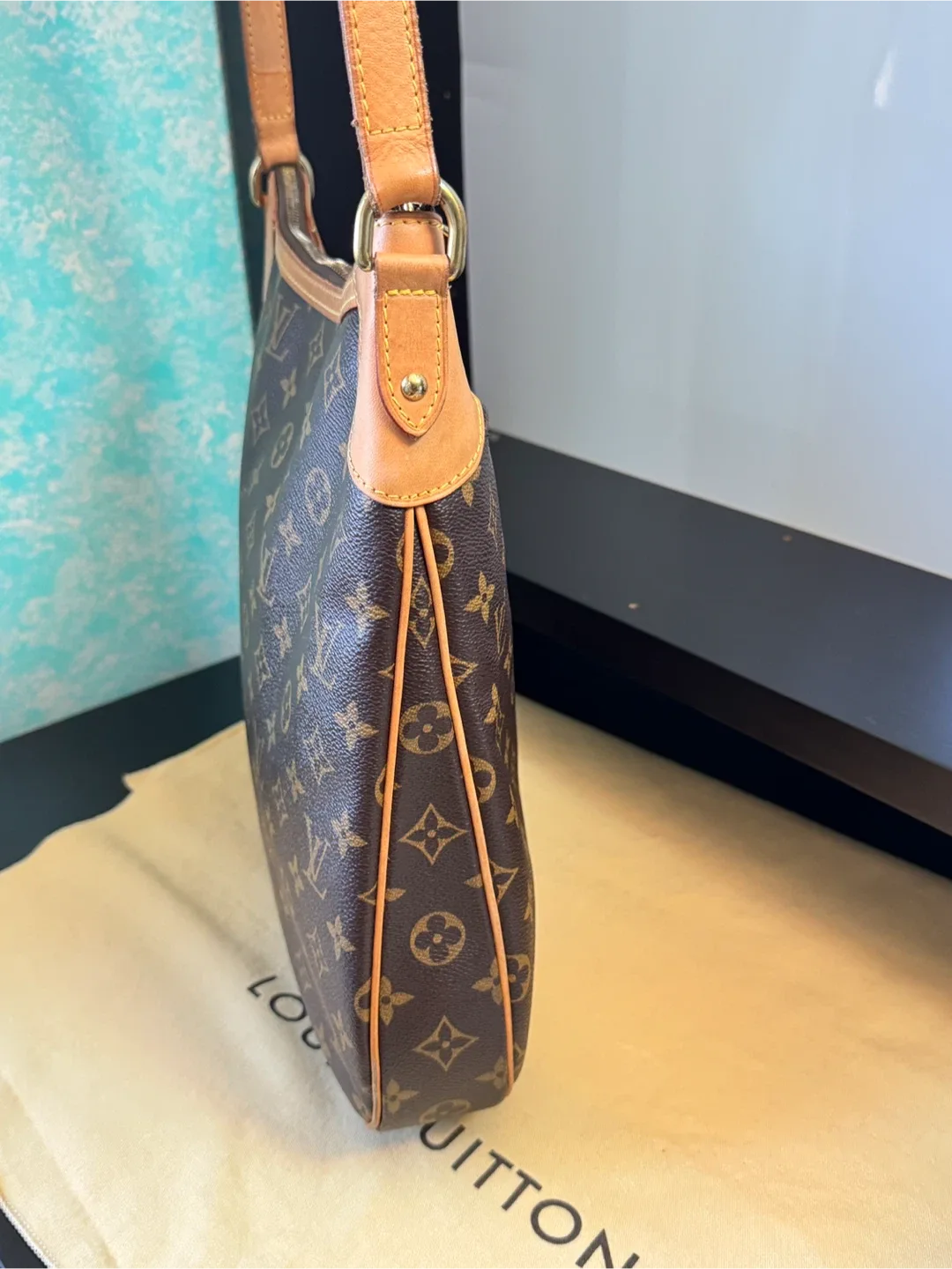 Louis Vuitton Monogram Odean MM   Bag image indicator(9)