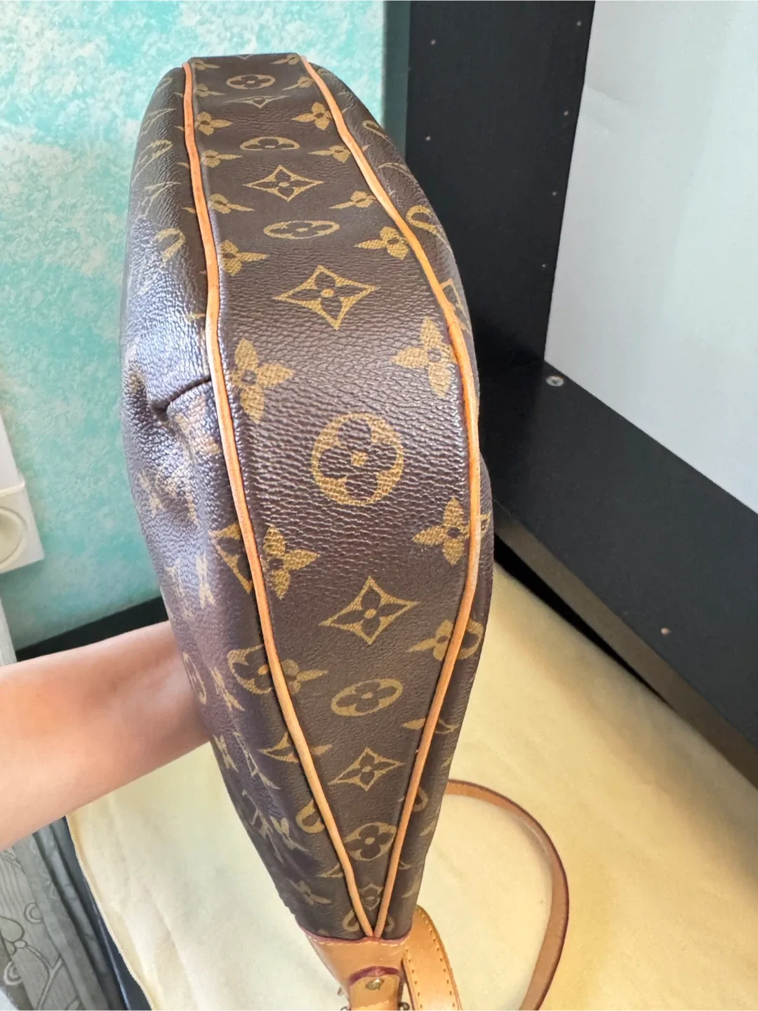 Louis Vuitton Monogram Odean MM   Bag image indicator(8)