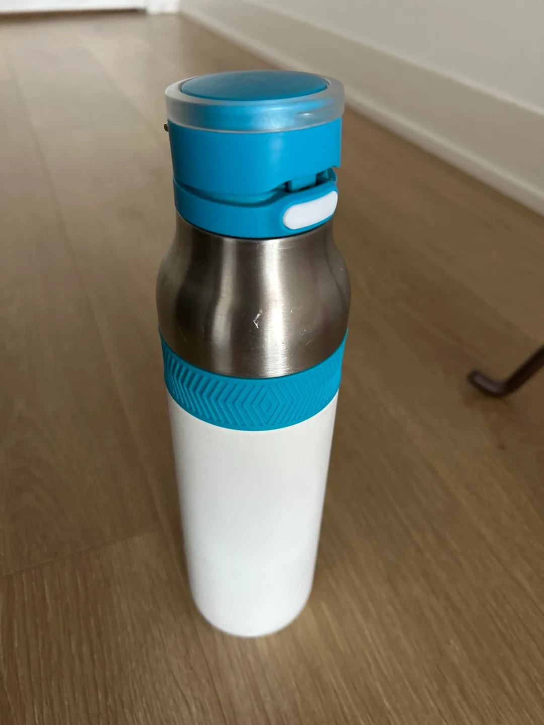 h2go Abbott White & Blue Water Bottle 20oz