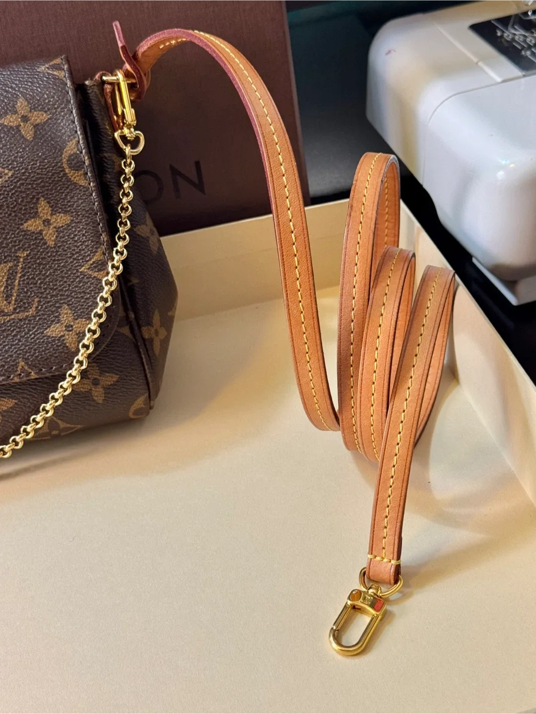 Louis Vuitton Monogram Favorite mm image indicator(10)