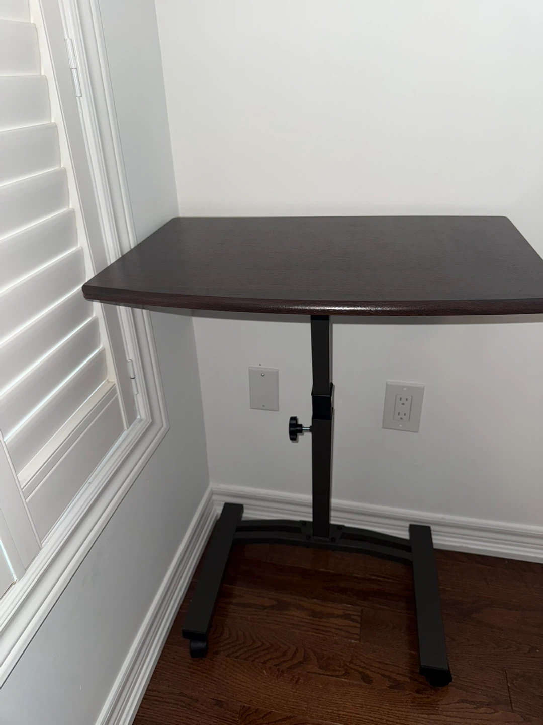 Laptop desk