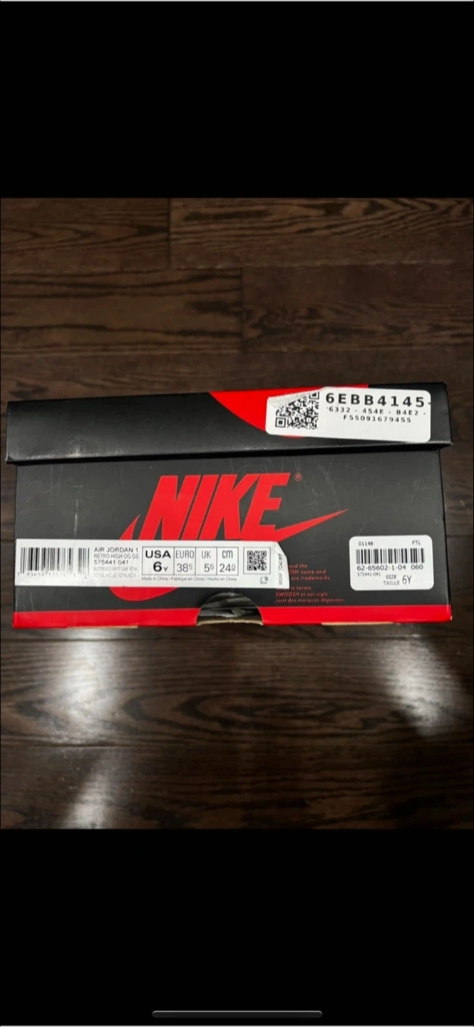 Nike Air Jordan 1 Retro High - Size 6 Youth - photo 5