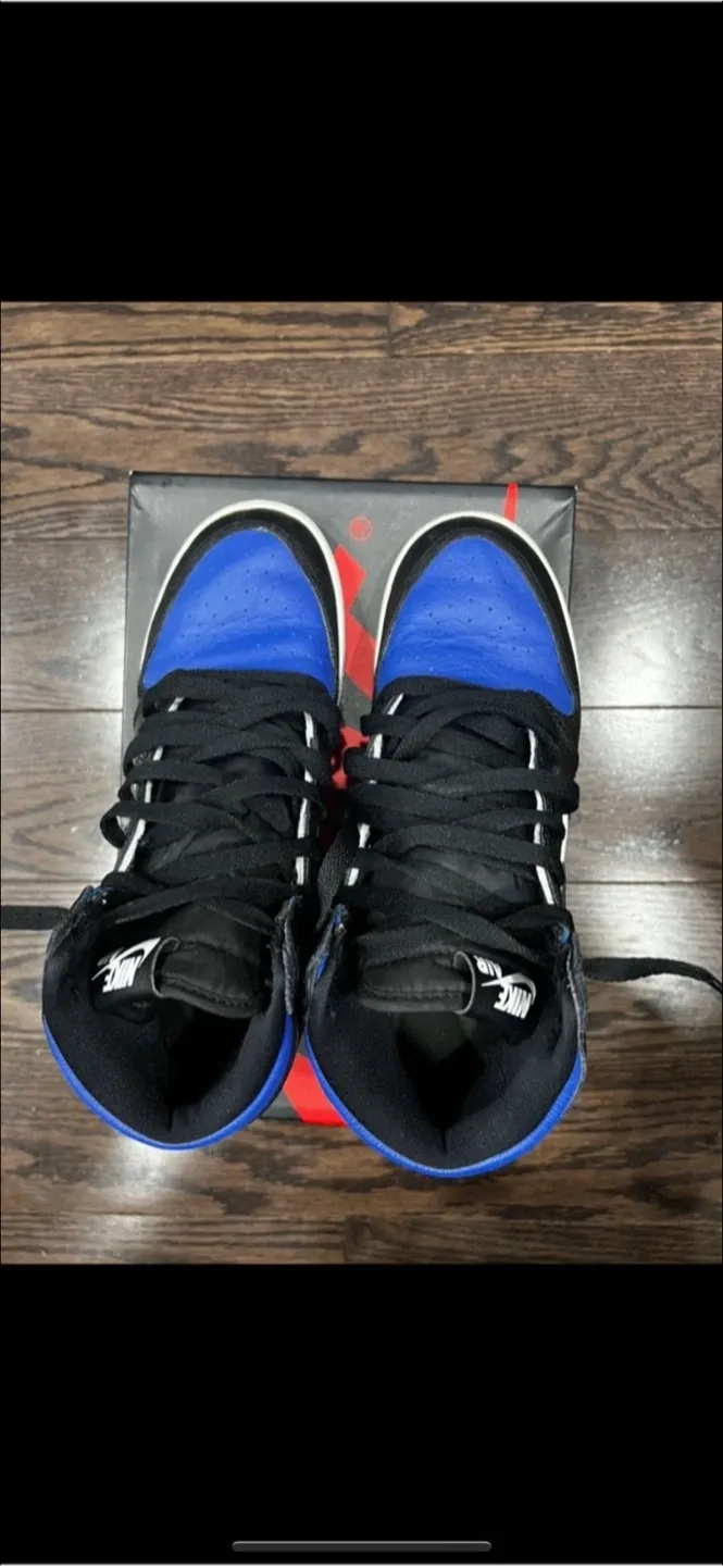 Nike Air Jordan 1 Retro High - Size 6 Youth image indicator(3)