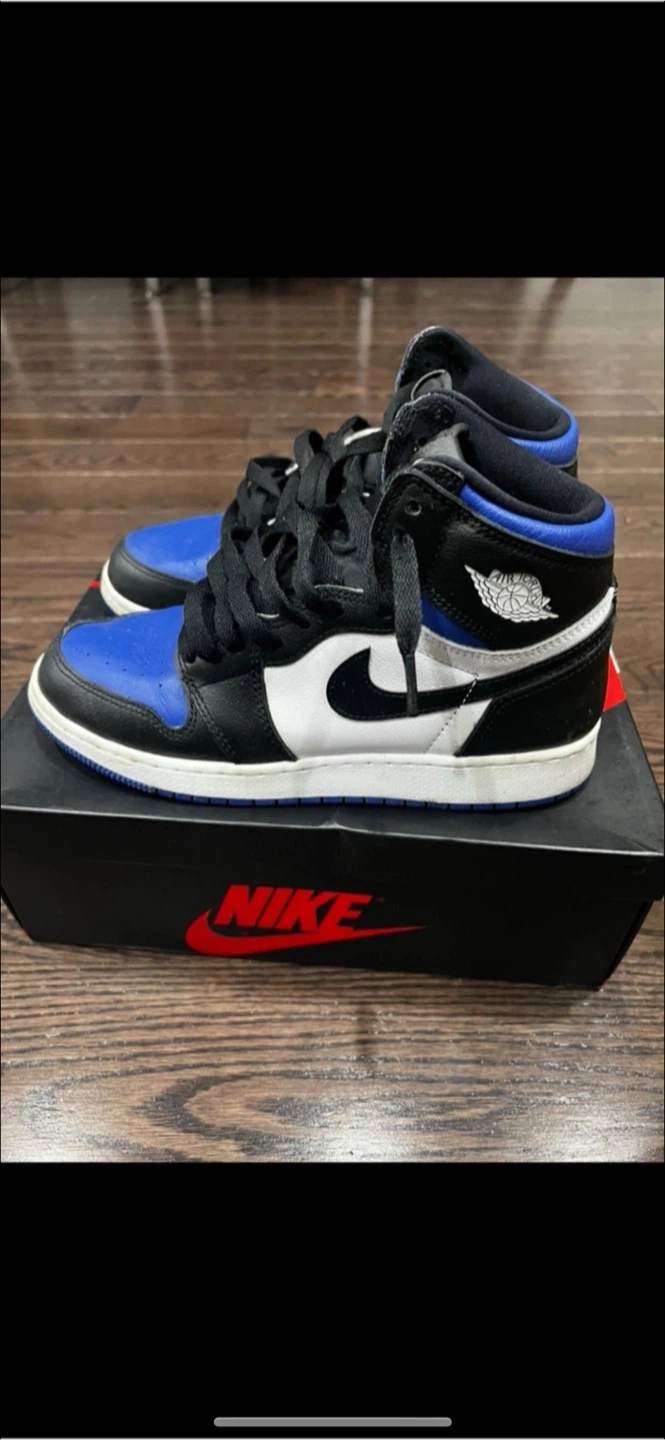 Nike Air Jordan 1 Retro High - Size 6 Youth - photo 2