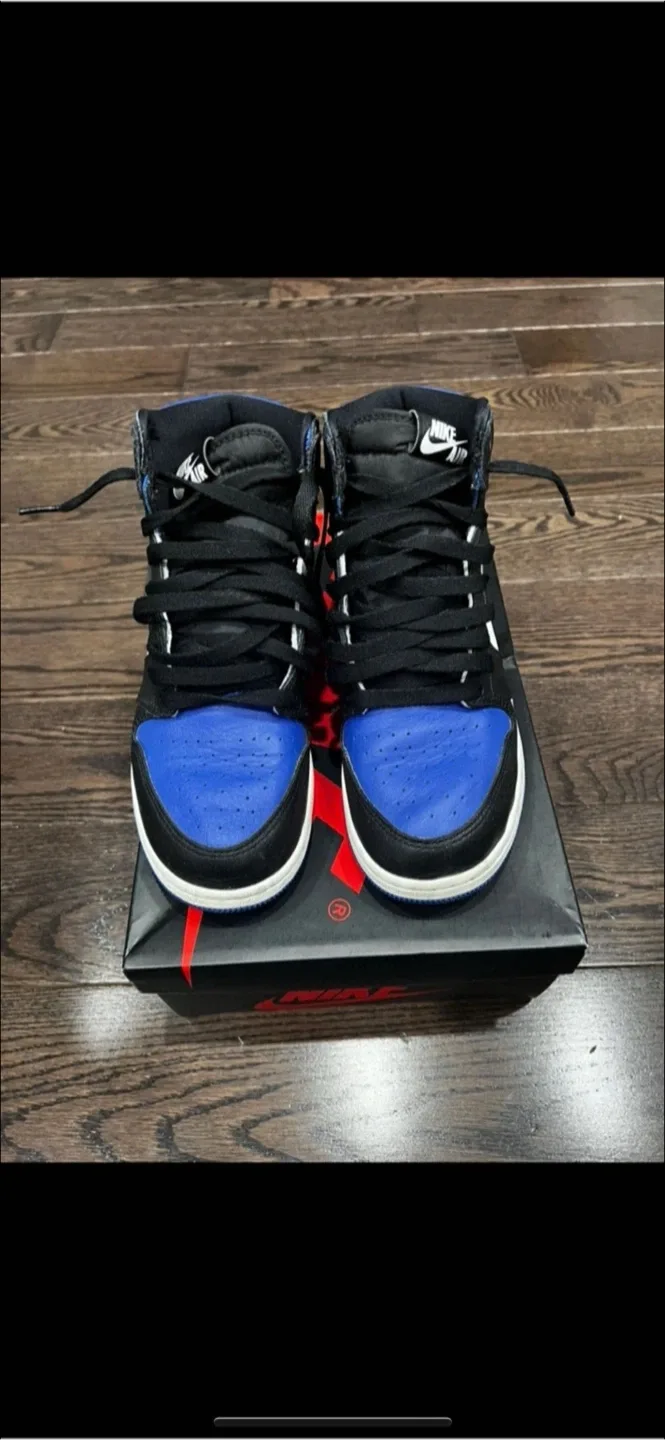 Nike Air Jordan 1 Retro High - Size 6 Youth image indicator(4)