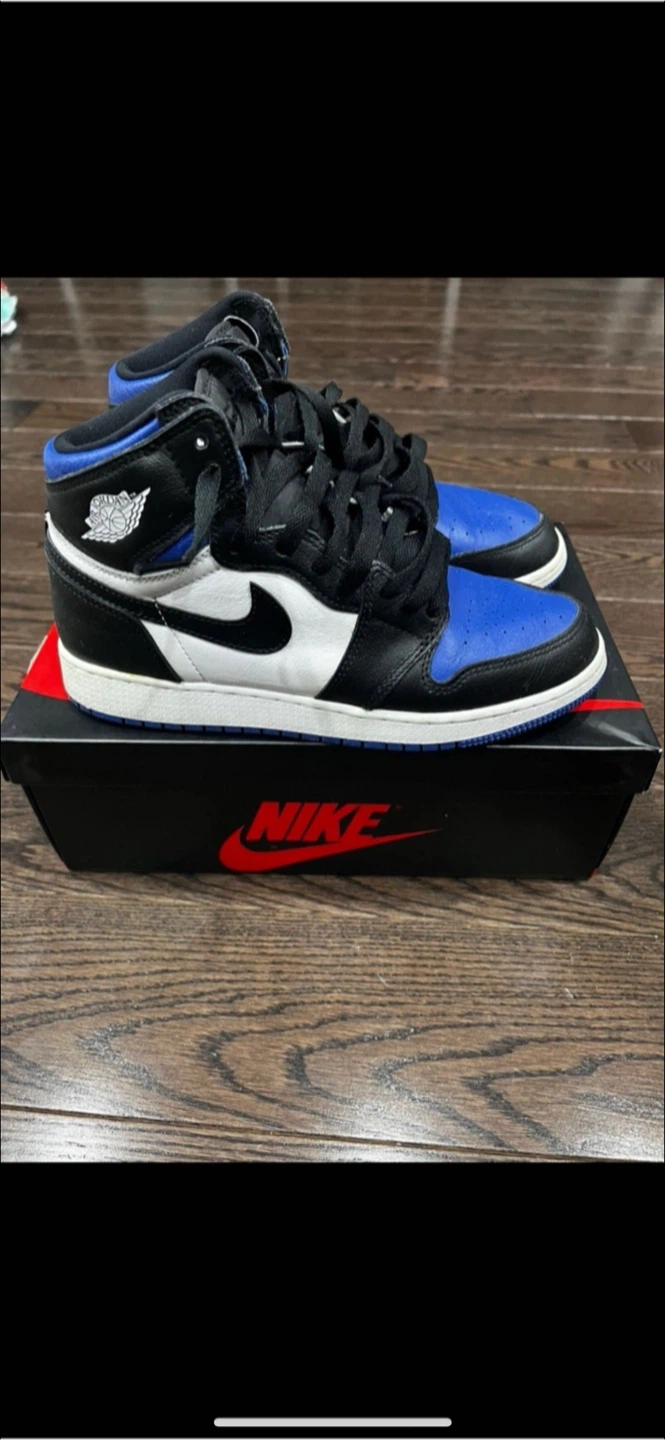 Nike Air Jordan 1 Retro High - Size 6 Youth