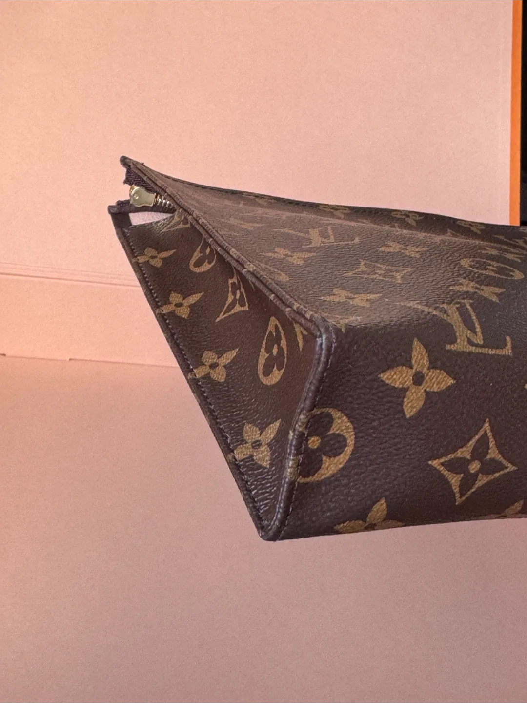 Louis Vuitton Monogram Toiletry 26 Pouch image indicator(8)