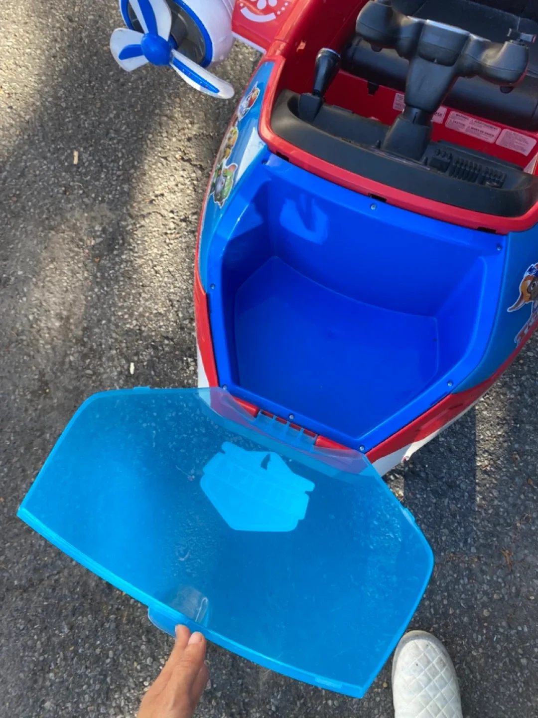 Paw Patrol 12V Electric Air Patroller Ride-On Airplane image indicator(5)