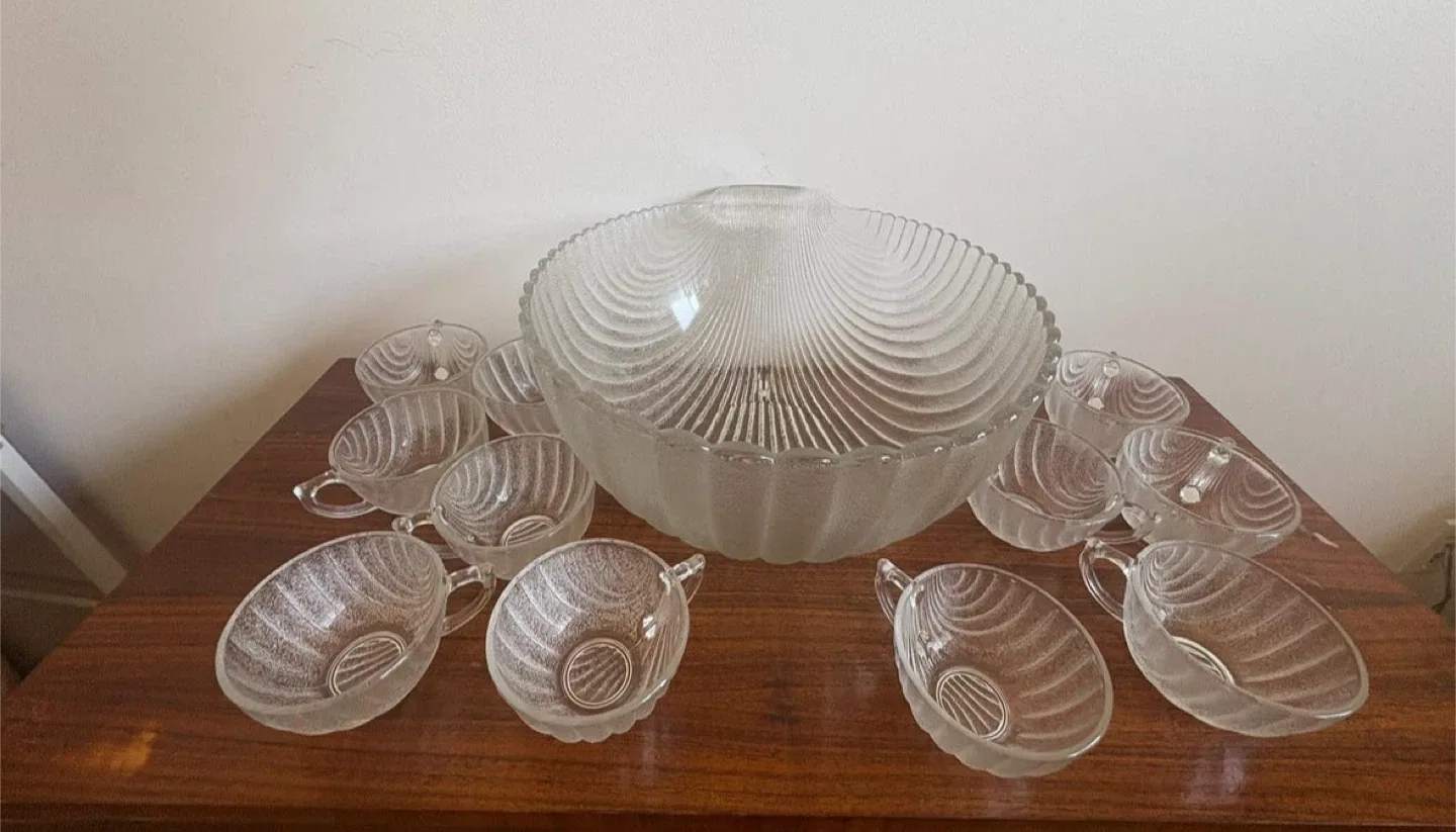 Vintage Punch Bowl Set with 12 Cups image indicator(2)