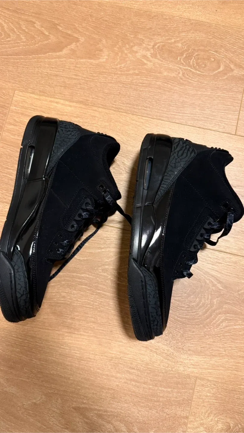 Black Cats Jordan 3s image indicator(4)