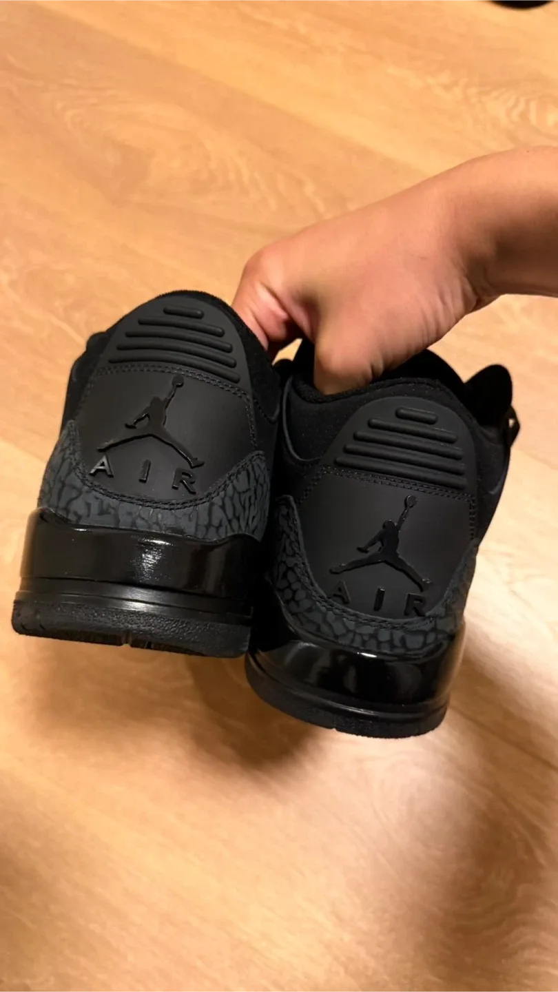 Black Cats Jordan 3s image indicator(2)