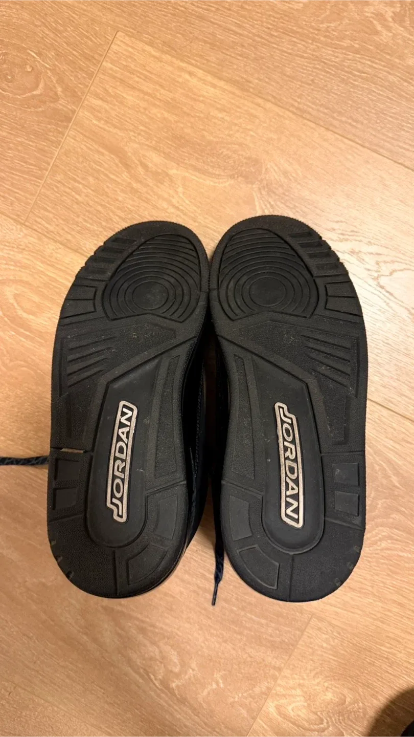 Black Cats Jordan 3s image indicator(5)