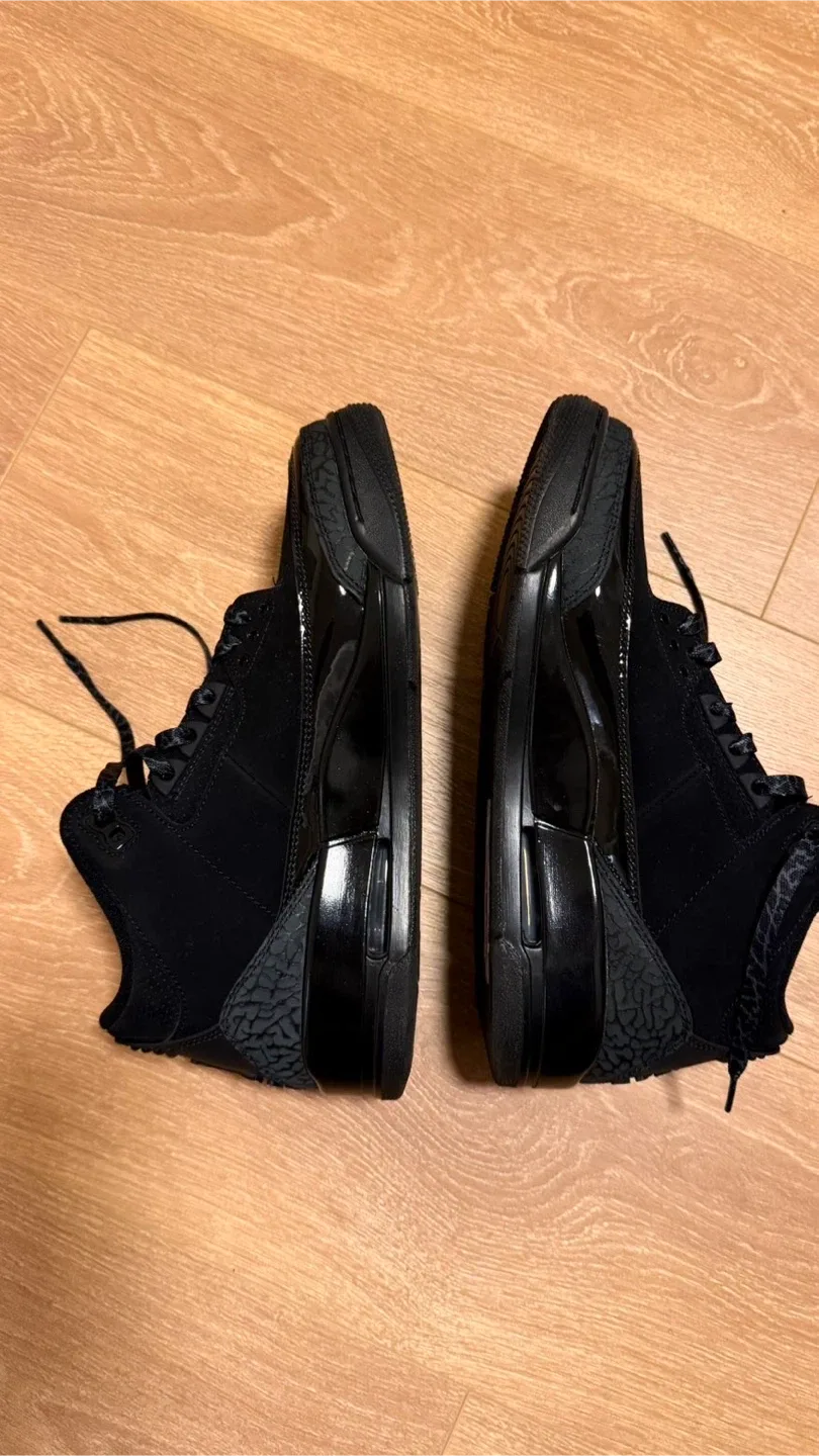 Black Cats Jordan 3s image indicator(3)