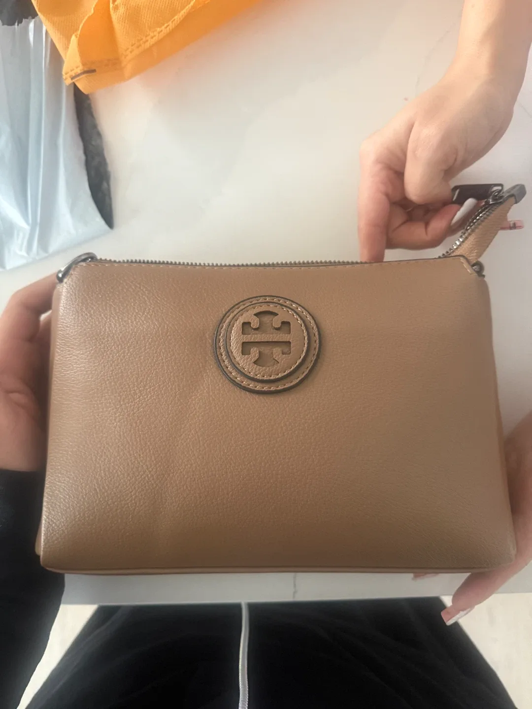 Yadier Beige Crossbody Bag image indicator(6)