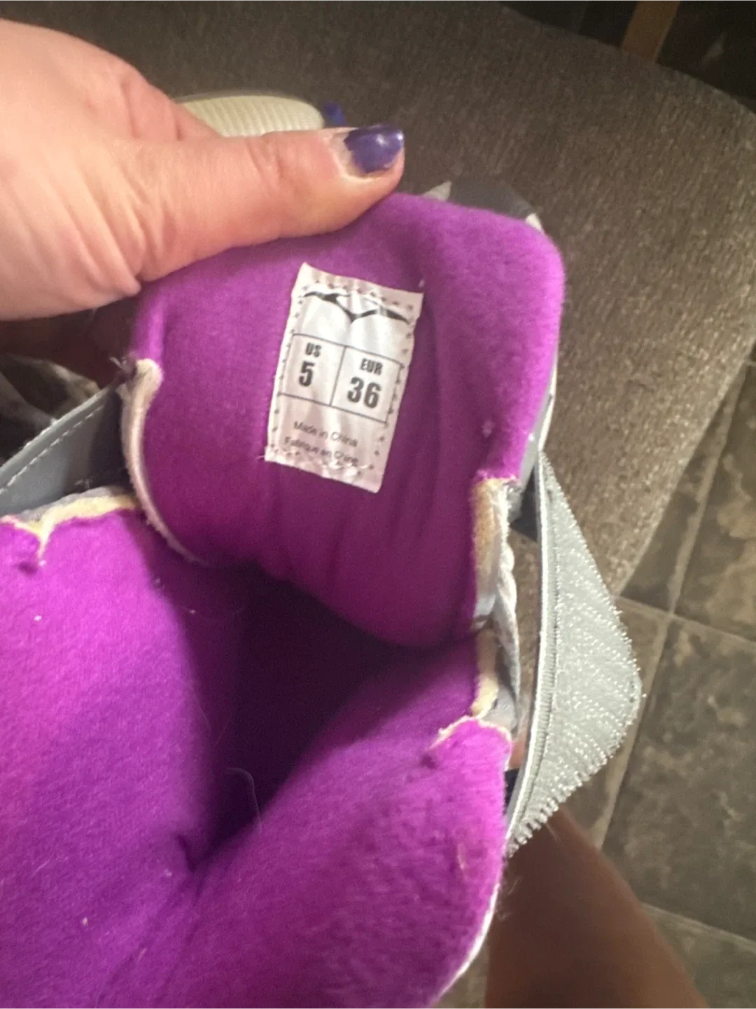 VIC Ice Skates - Size 5 US image indicator(3)