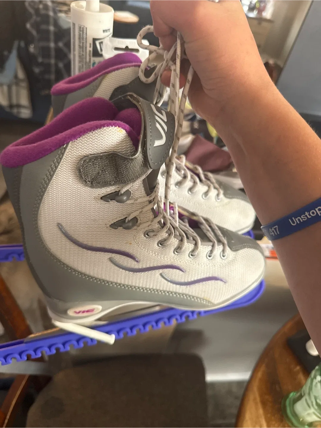 VIC Ice Skates - Size 5 US image indicator(2)