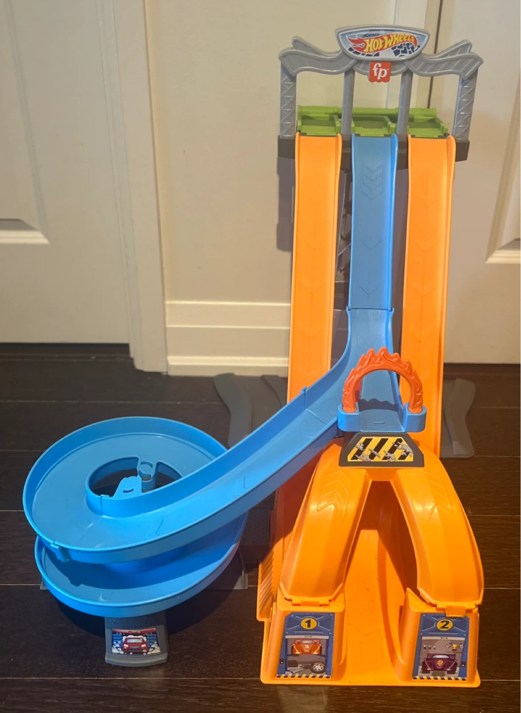 Hot Wheels Fisher-Price Little People Loops Tower Race Track