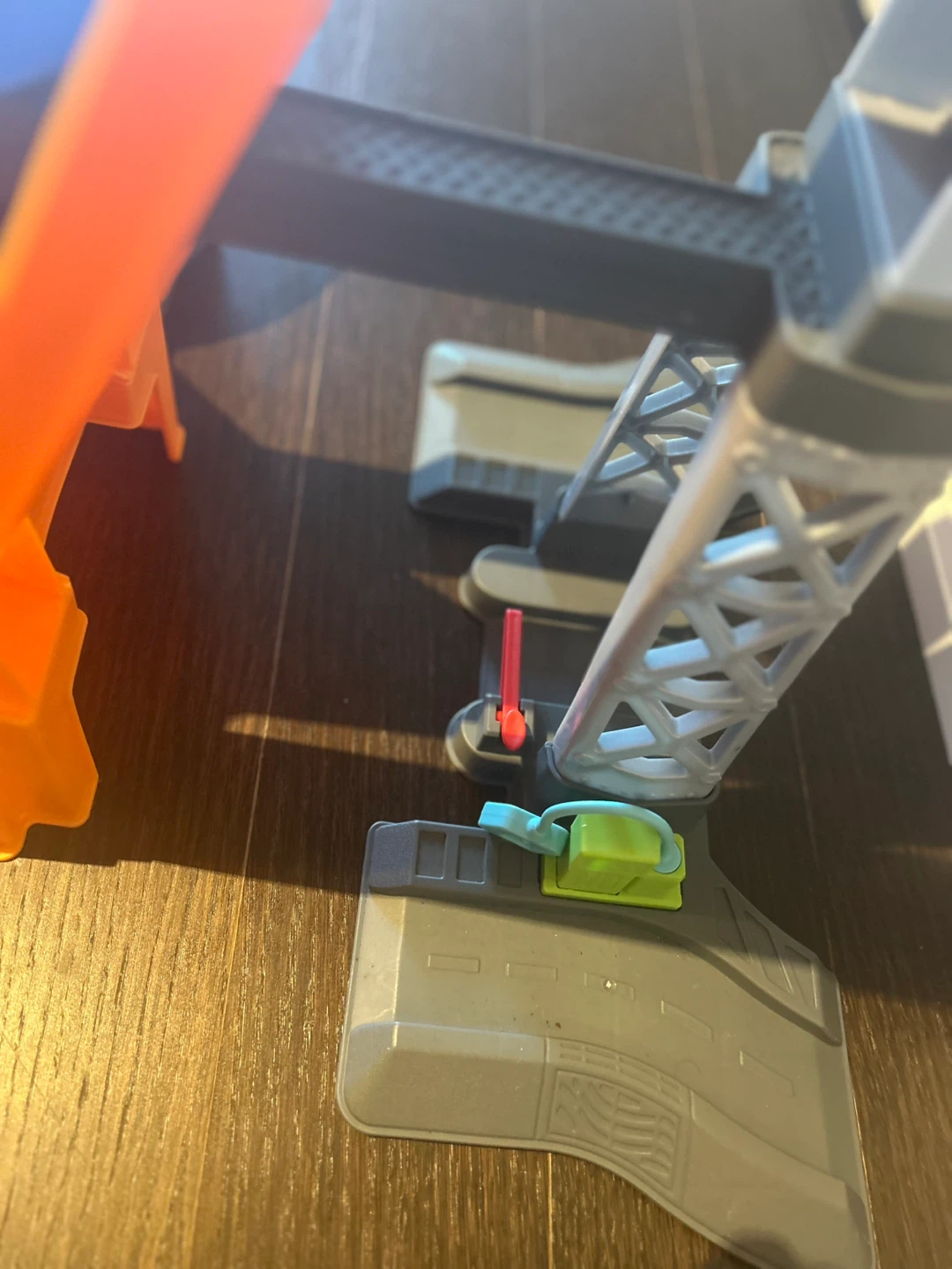 Hot Wheels Fisher-Price Little People Loops Tower Race Track - photo 3