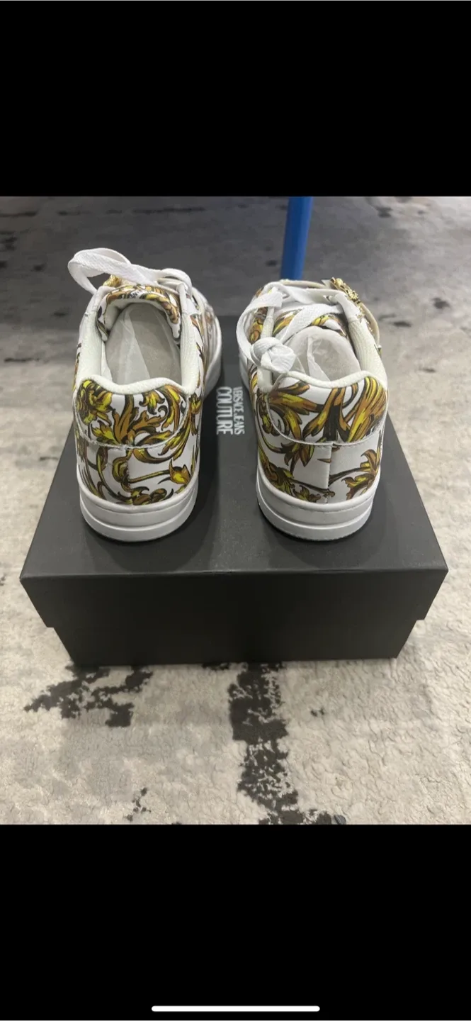 New Versace Jeans Couture White and Gold Sneakers Size 37 image indicator(3)