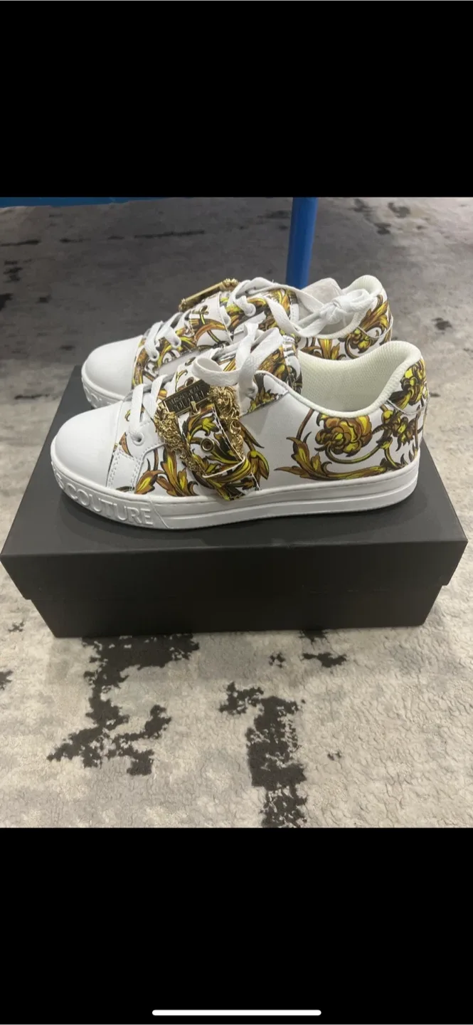 New Versace Jeans Couture White and Gold Sneakers Size 37 image indicator(4)