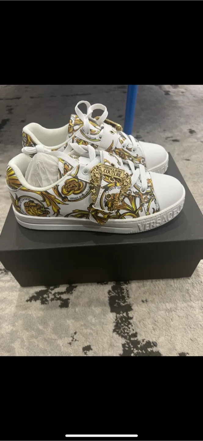 New Versace Jeans Couture White and Gold Sneakers Size 37 image indicator(2)