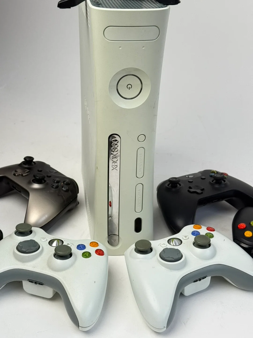 Xbox 360 Console with Controllers image indicator(2)