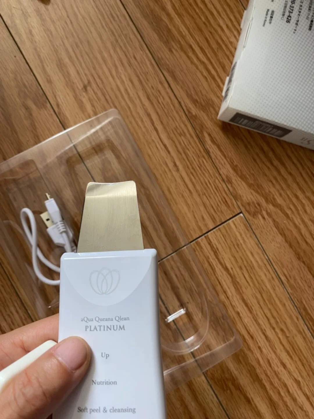 aQua Qucana Qlean Platinum S II Facial Cleansing Device image indicator(9)