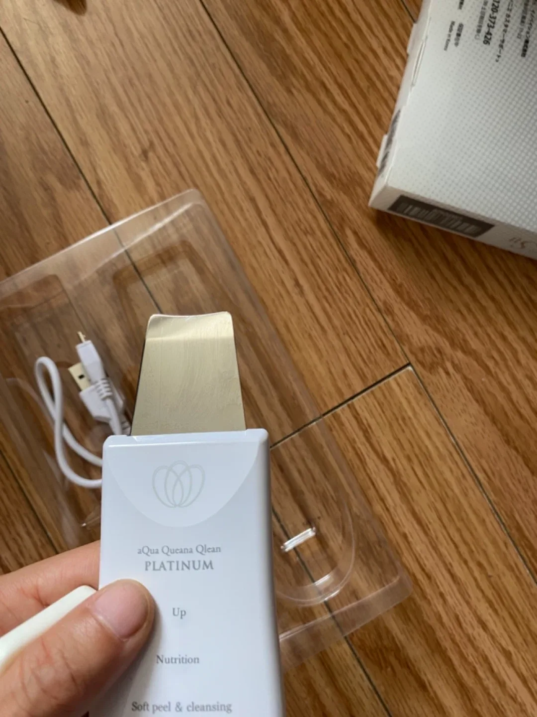 aQua Qucana Qlean Platinum S II Facial Cleansing Device image indicator(8)