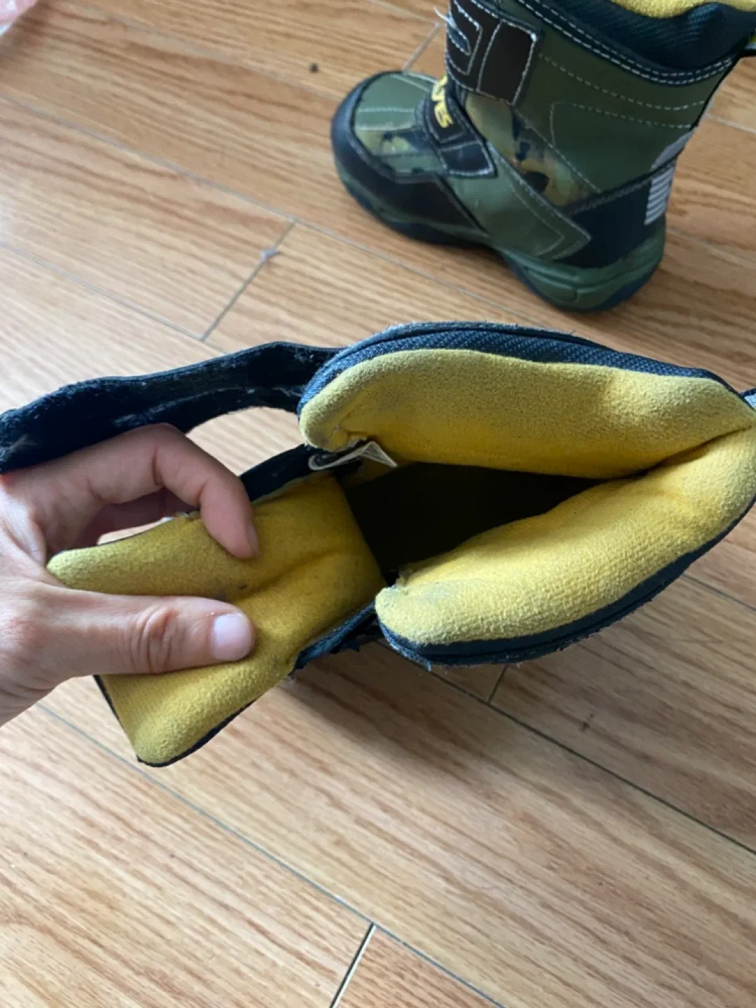 Joe Kids' Winter Boots, Size 8 image indicator(3)