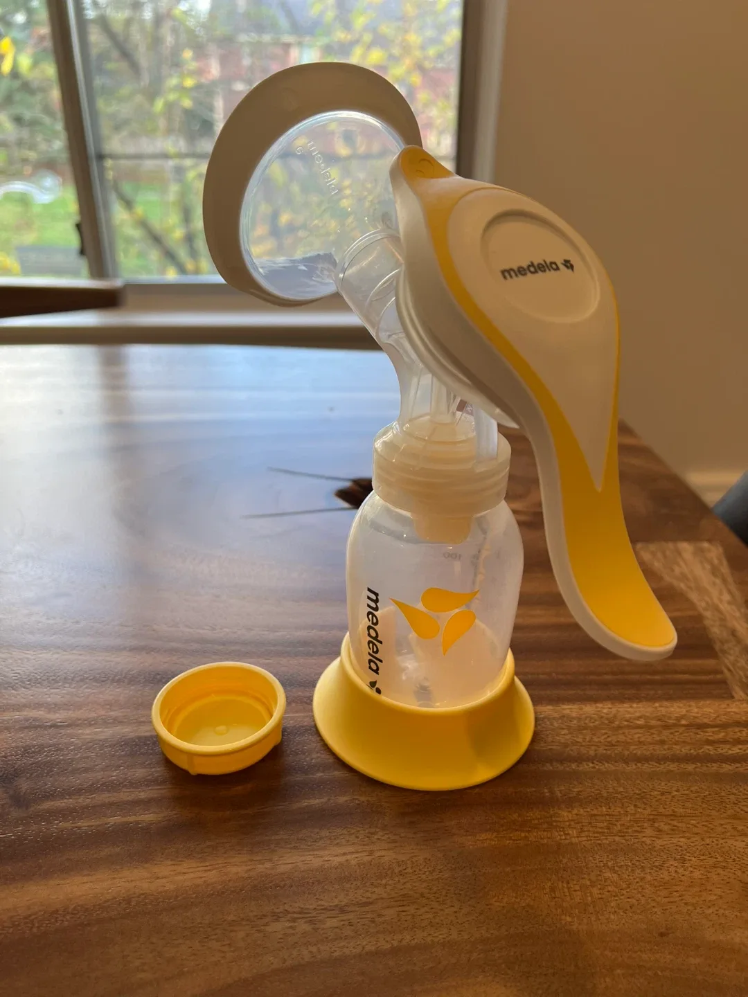 Medela Harmony Manual Breast Pump with Box image indicator(2)