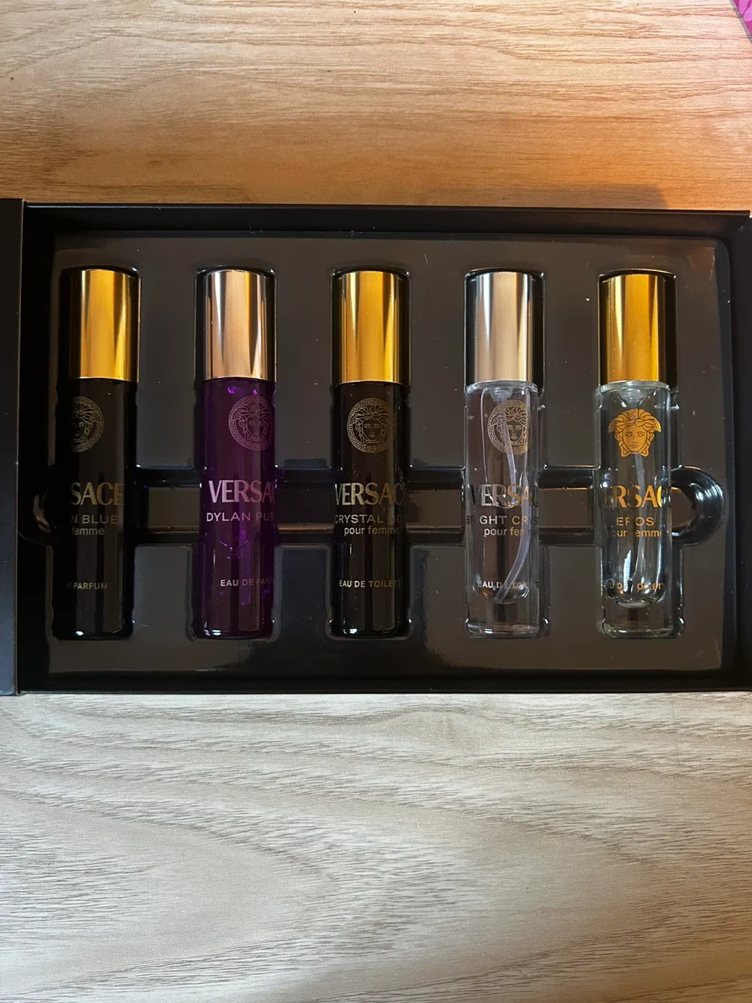 Versace Miniature Perfume Set - 5 Piece image indicator(3)