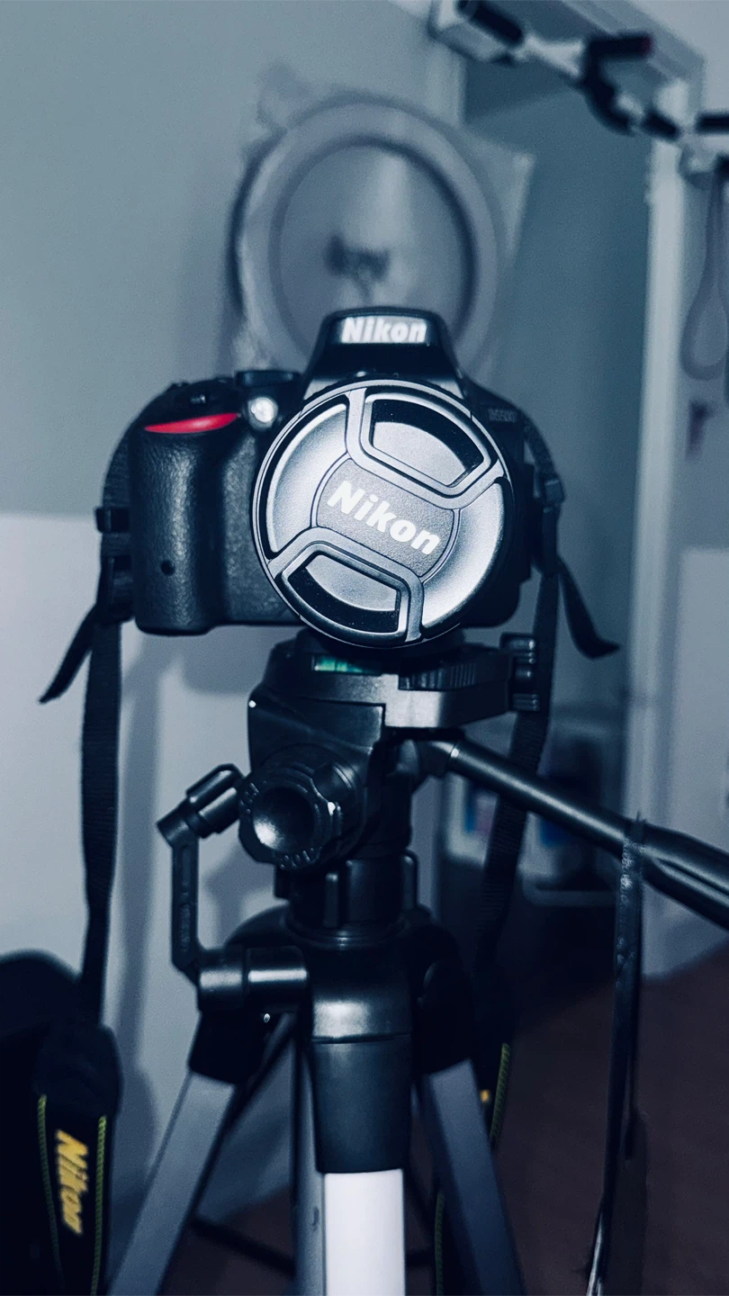 Nikon D5500 DSLR Camera with 18-55mm Lens & Tripod