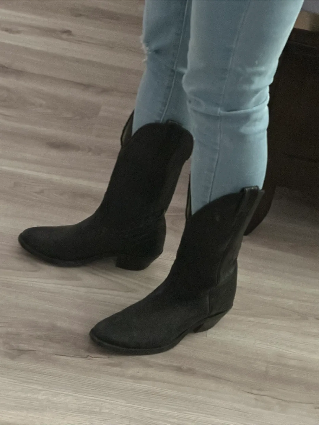 Boulet Woman’s Cowboy Boots (size 6.5) image indicator(7)