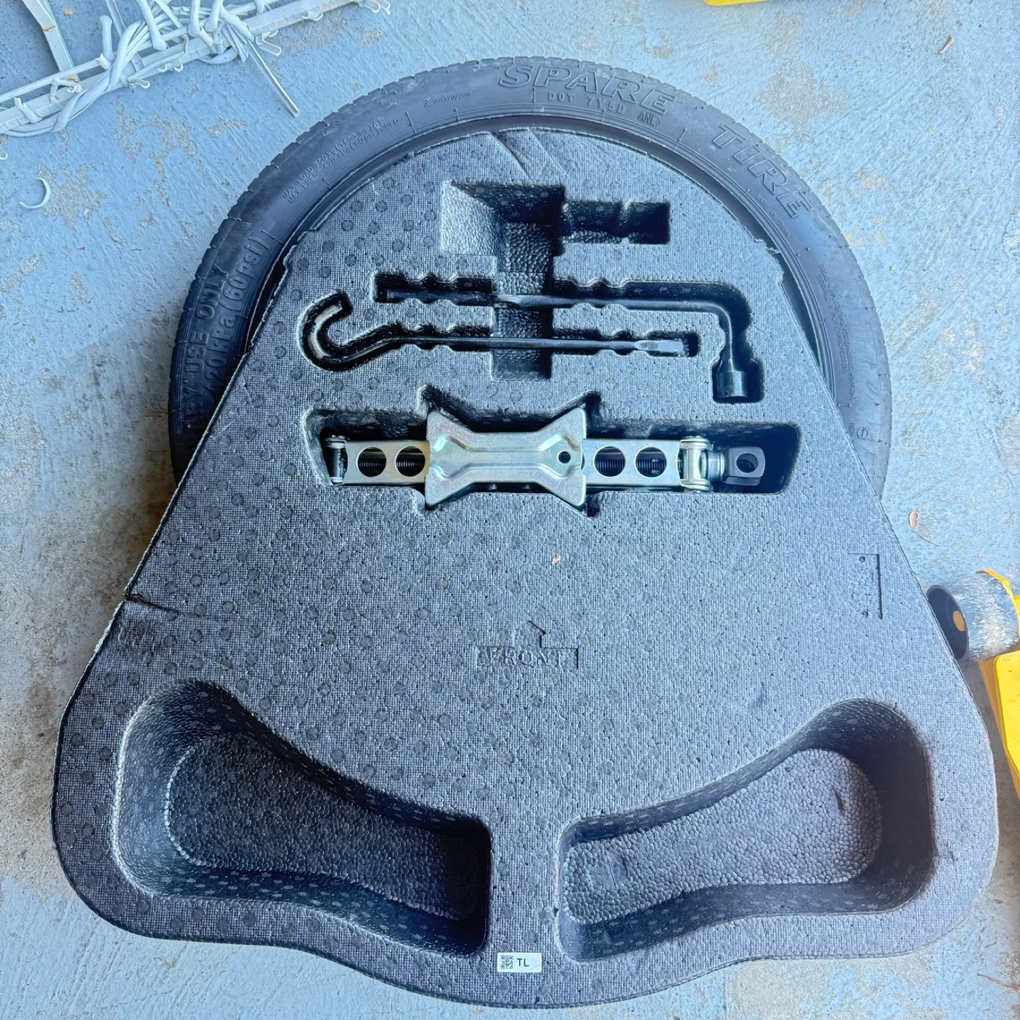Hunda civic 2020 Kenda T125/70R17 Spare Tire with Tools image indicator(5)