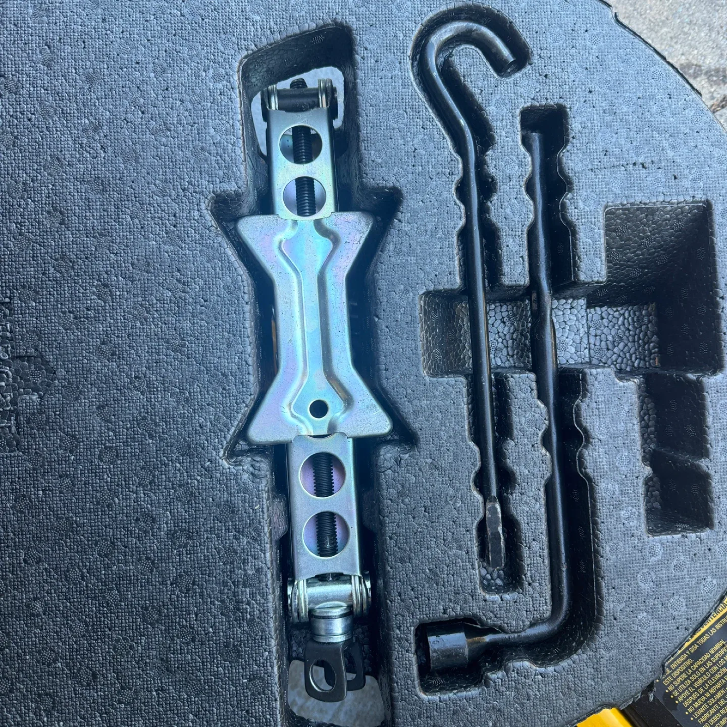 Hunda civic 2020 Kenda T125/70R17 Spare Tire with Tools image indicator(4)