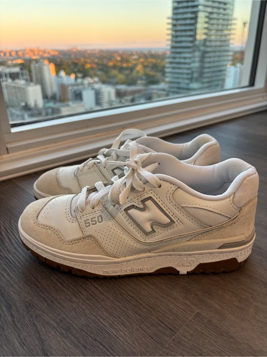 New Balance 550 Sneakers (Women’s size 6.5) image indicator(2)