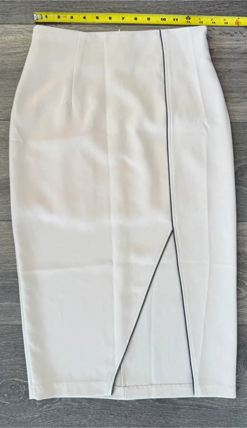 Beige Pencil Skirt with Slit image indicator(3)