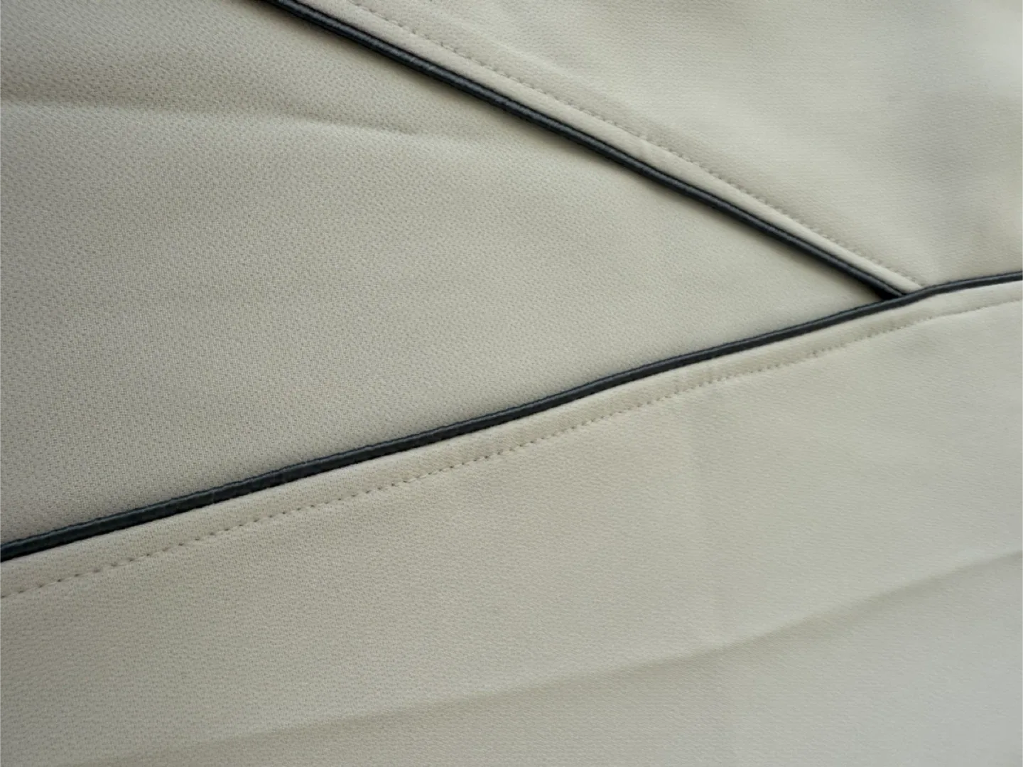 Beige Pencil Skirt with Slit image indicator(4)