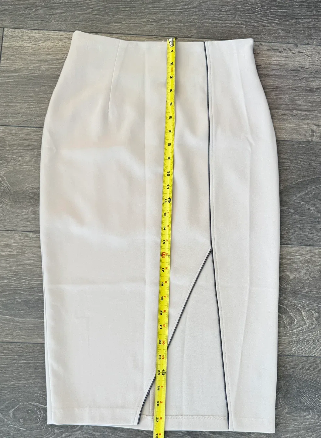 Beige Pencil Skirt with Slit image indicator(5)